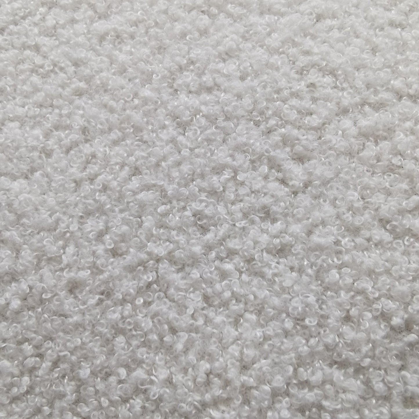 Divano Teddy in velluto bianco con struttura in legno da 100,8 W, per 4 persone