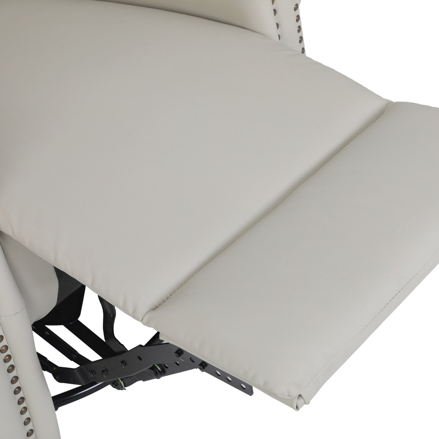 Poltrona reclinabile manuale girevole a 360° rivestita in pelle PU beige con schienale e poggiapiedi regolabili, decorazione con borchie