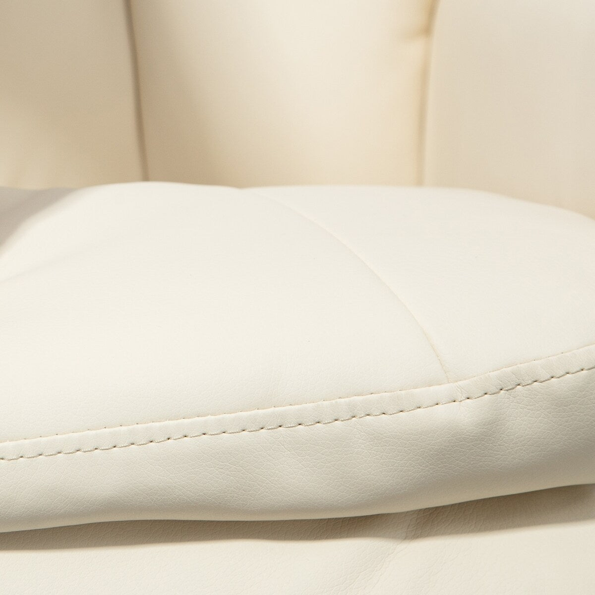 Poltrona reclinabile girevole HOMCOM con poggiapiedi, in similpelle e base rivestita, bianco crema