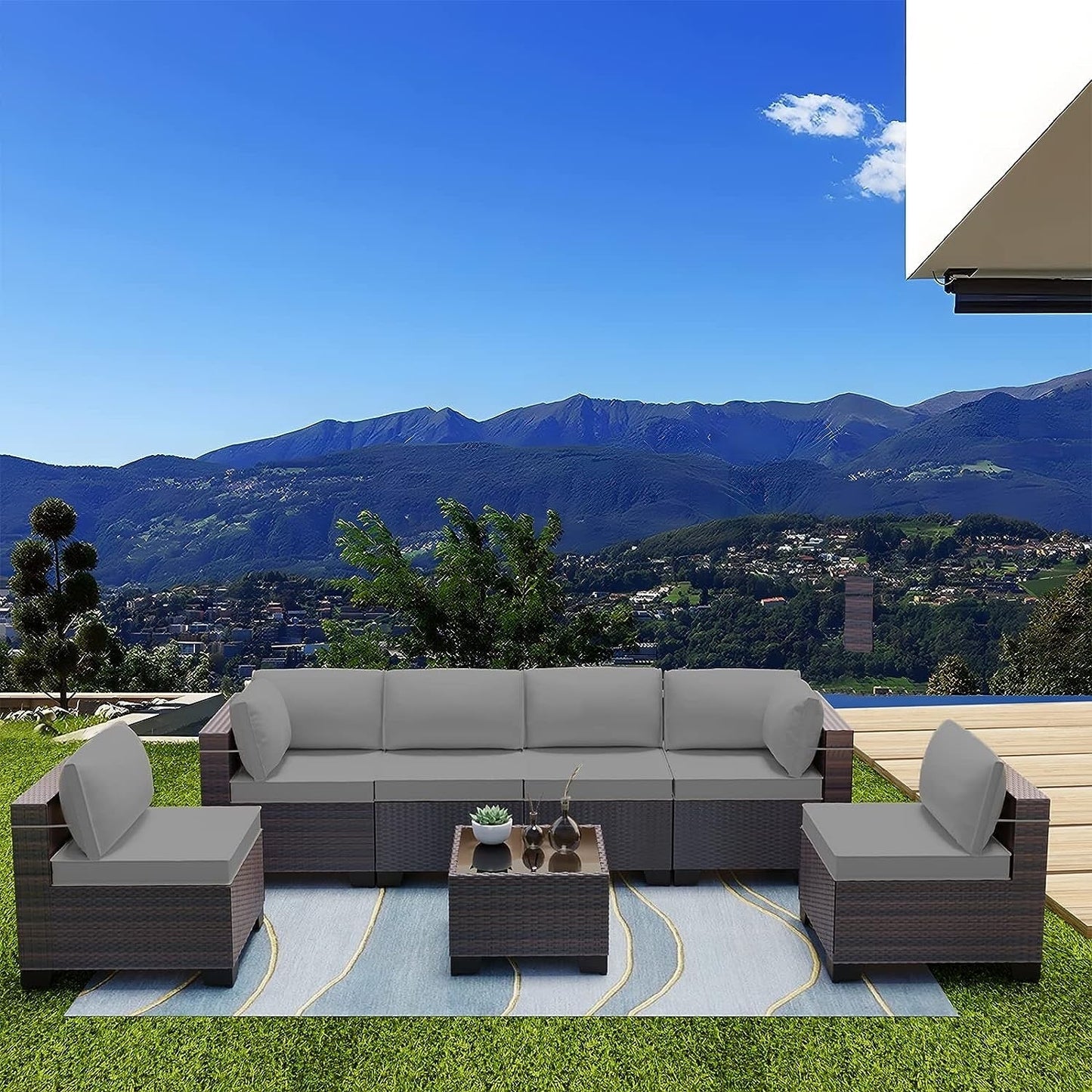 Set di divani componibili da esterno Kullavik da 7 pezzi, set da conversazione in vimini marrone per patio, con cuscini di seduta e tavolo in vetro temperato