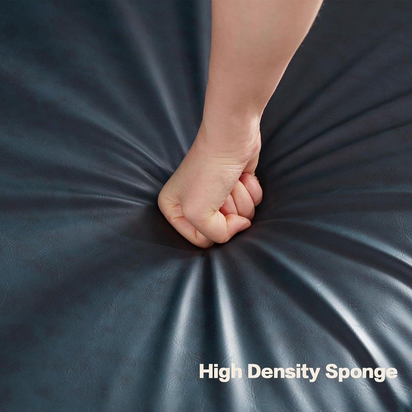 Divano a 3 posti in similpelle stile Mid-Century Modern anni '80 con gambe in legno e cuscini imbottiti per soggiorno