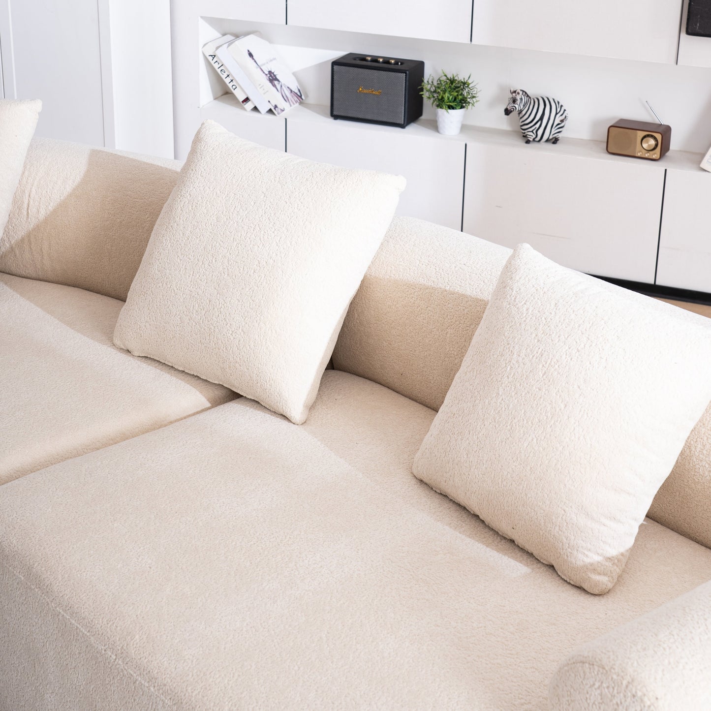 Divano moderno con seduta profonda in memory foam curvo