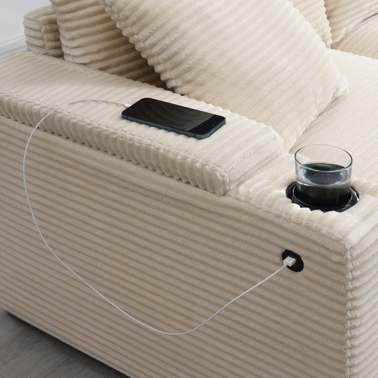 Divano componibile modulare a L in velluto a coste con braccioli portaoggetti, porte USB e portabicchieri per soggiorno e appartamento