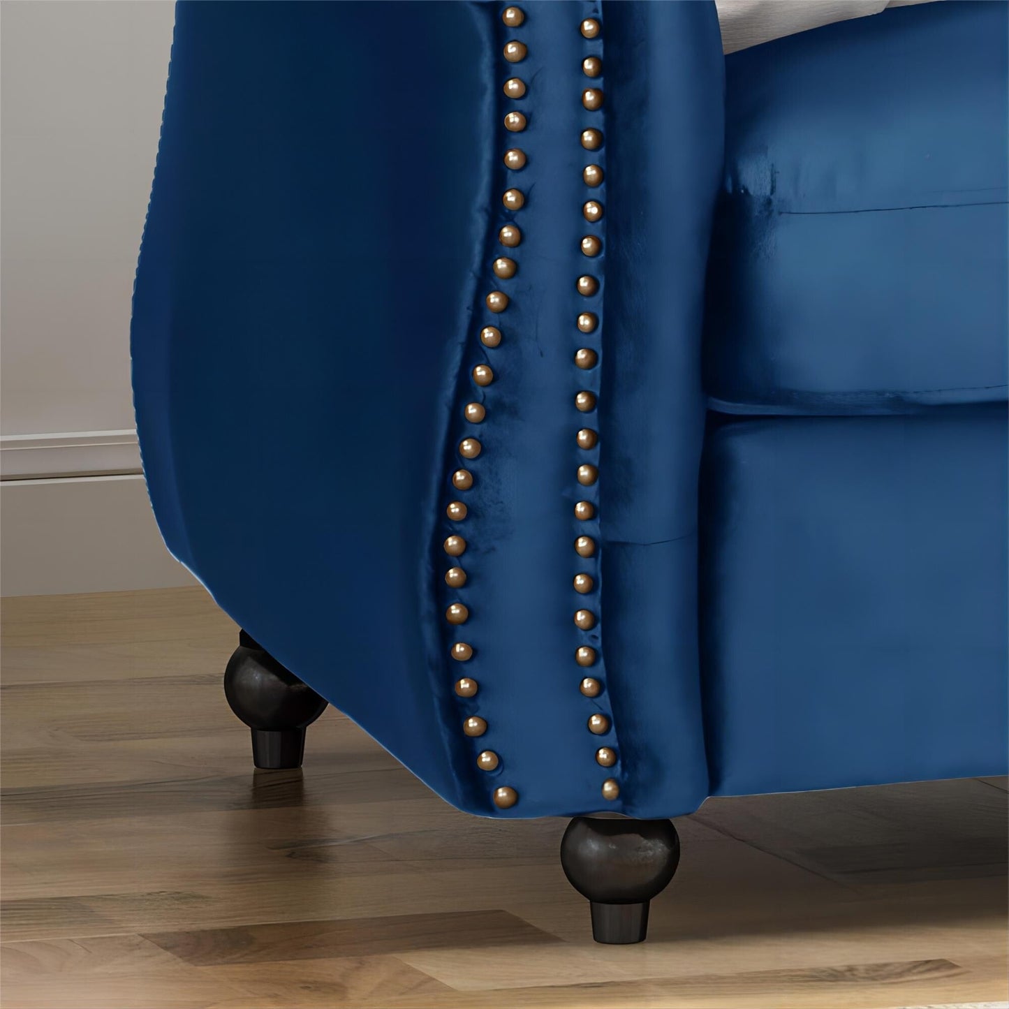 Divano Chesterfield blu navy 84,75 con borchie e gambe in legno, imbottito e trapuntato, a 3 posti, per soggiorno