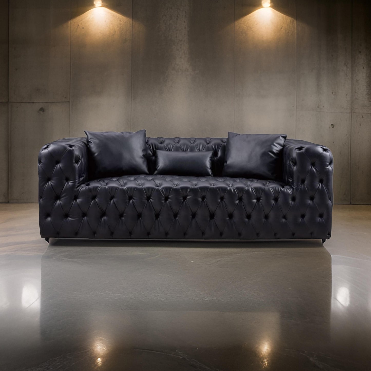 Divano Sam, in similpelle trapuntata nera, cuscini decorativi, Chesterfield, 84 pollici