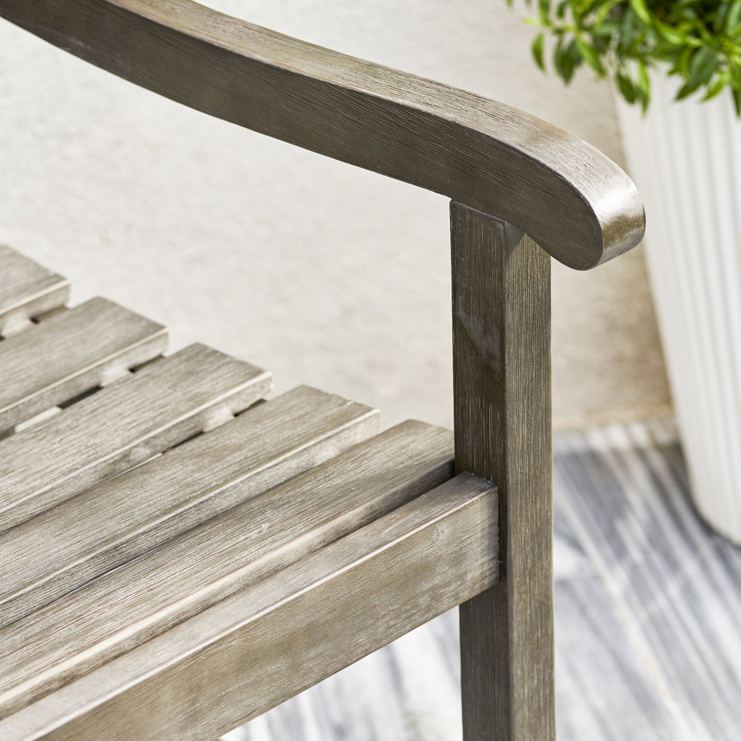 Set da pranzo da giardino in legno di fattoria grigio lavato Stefanos da 5 pezzi