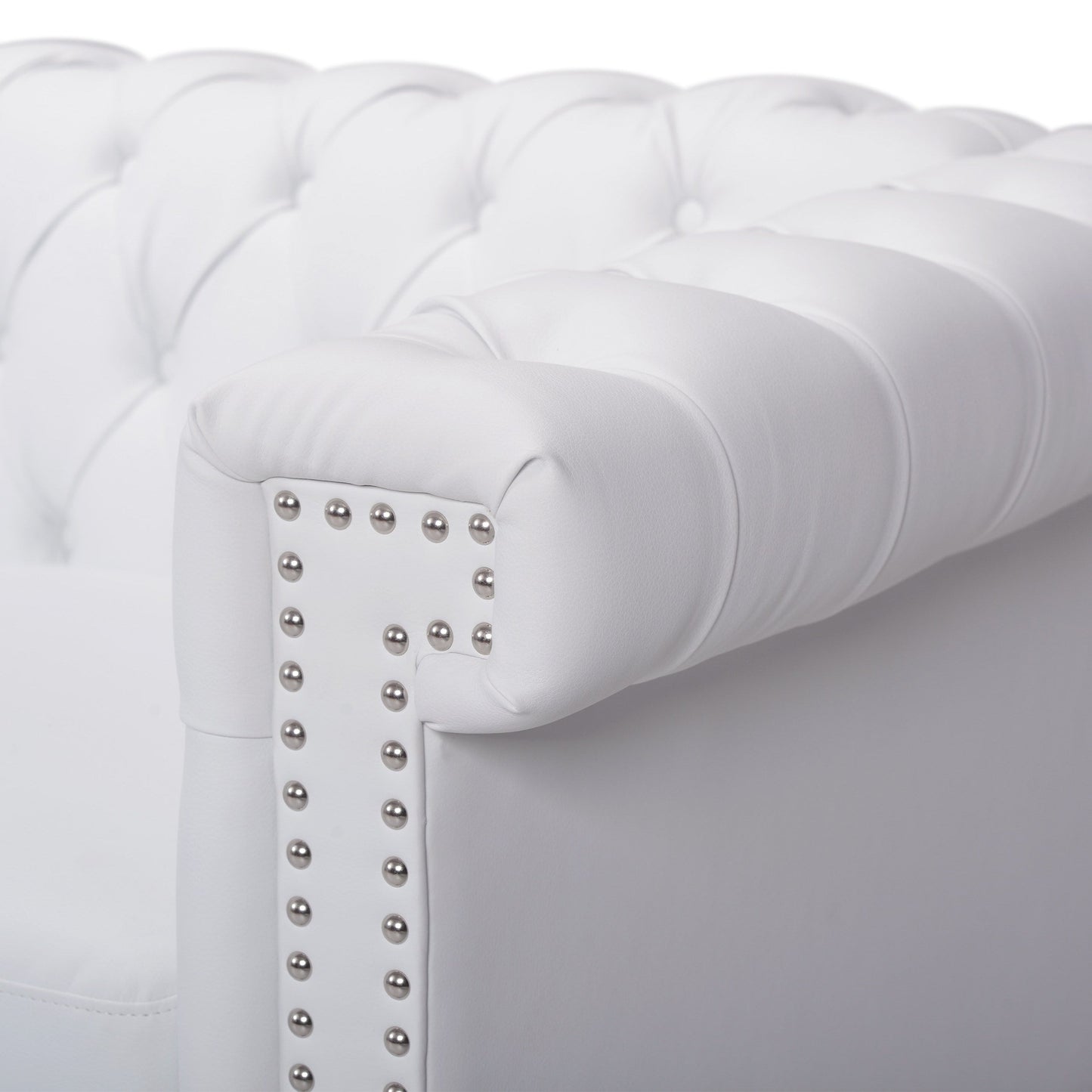 Divano Chesterfield bianco a 3 posti con capitonné e borchie