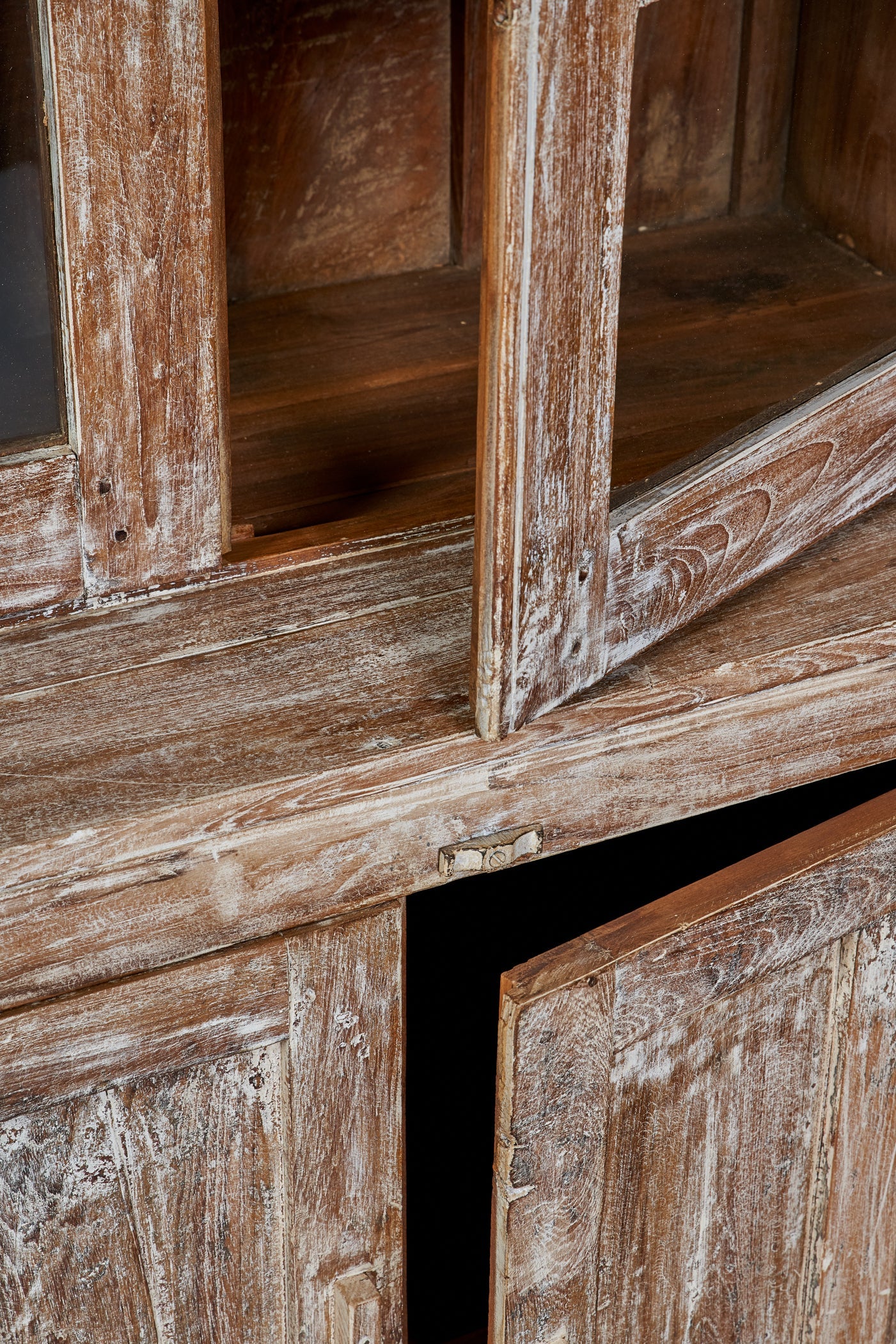 Vetrina legno sbiancata 2 sportelli