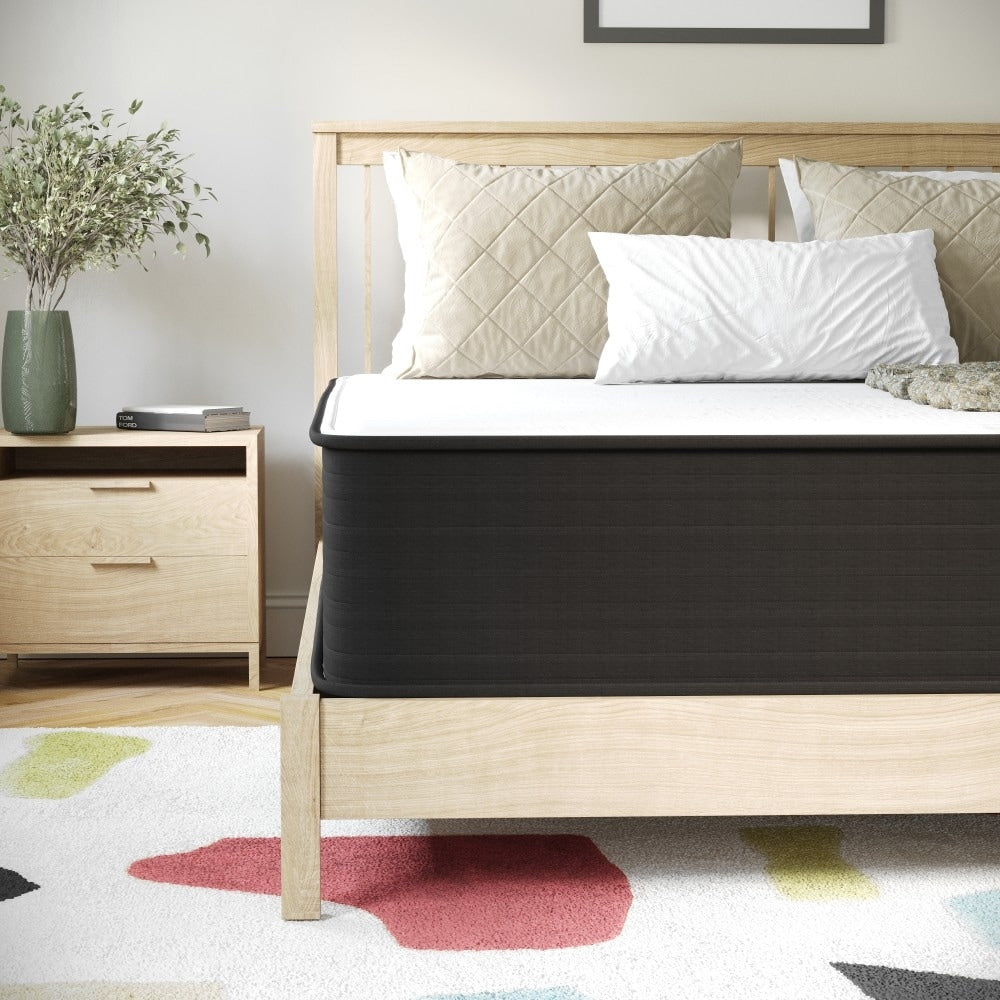 Materasso ibrido in schiuma premium e molle insacchettate in una scatola