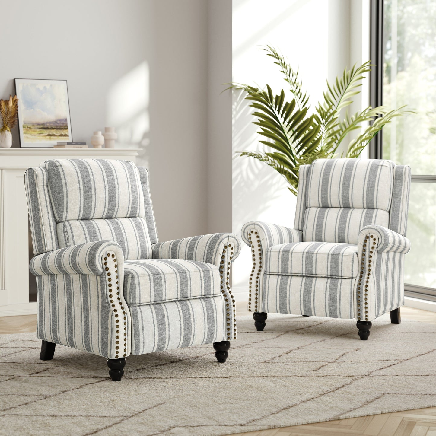 Set di 2 poltrone reclinabili imbottite con schienale a spinta e borchie