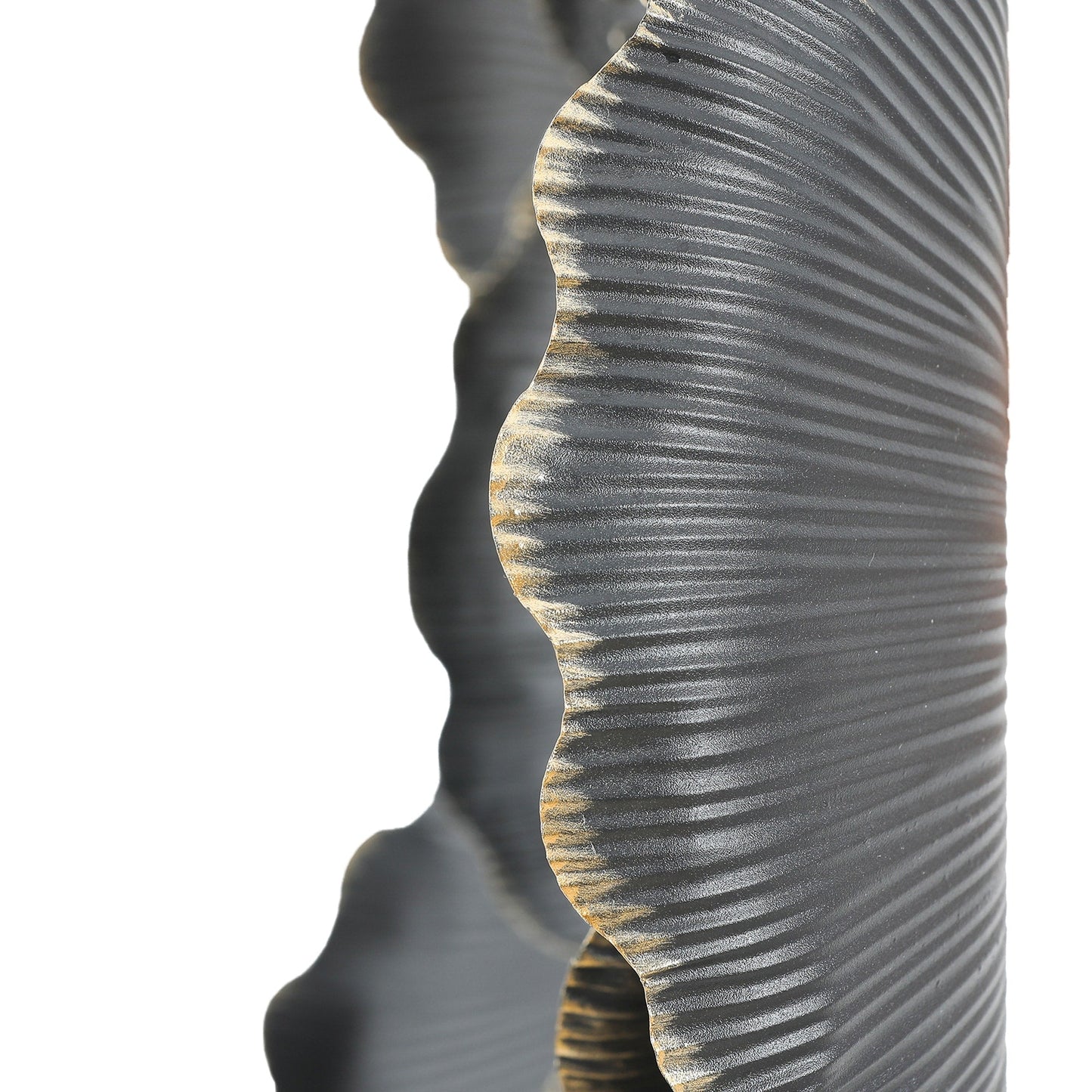 Decorazione da parete con fiori in metallo multi-dimensione grigio scuro e oro (set da 3)