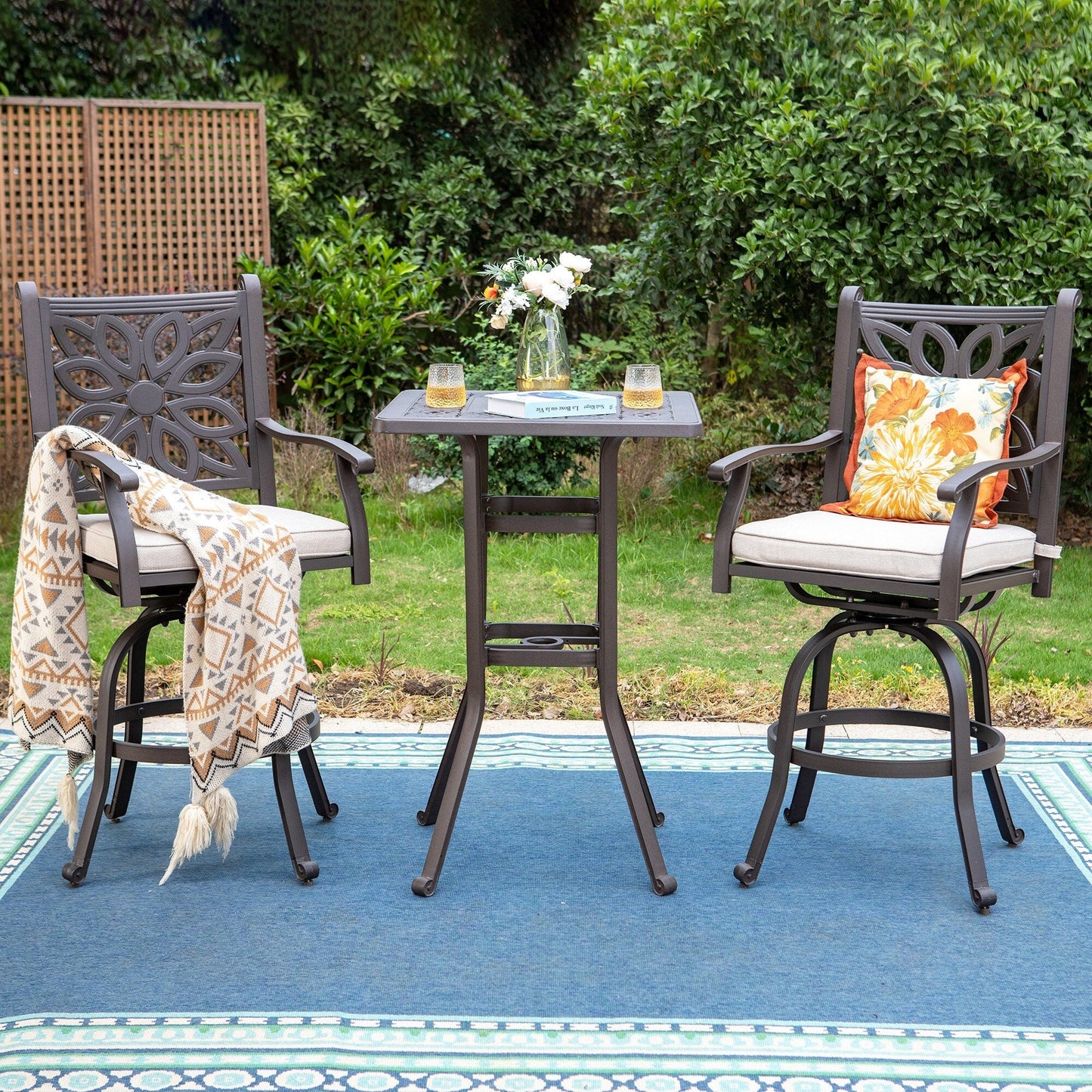 MAISON ARTS Set di 3 sgabelli da bar per patio in alluminio pressofuso, composto da 1 tavolo da bar e 2 sgabelli da bar alti girevoli