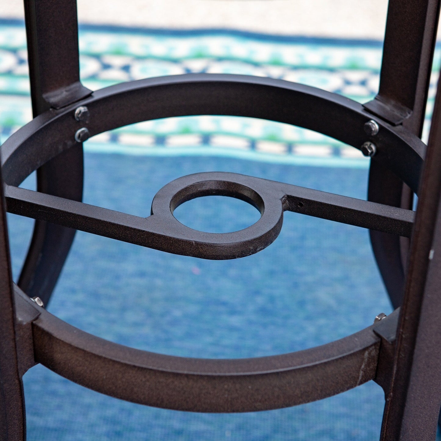 MAISON ARTS Set di 3 sgabelli da bar per patio in alluminio pressofuso, composto da 1 tavolo da bar e 2 sgabelli da bar alti girevoli