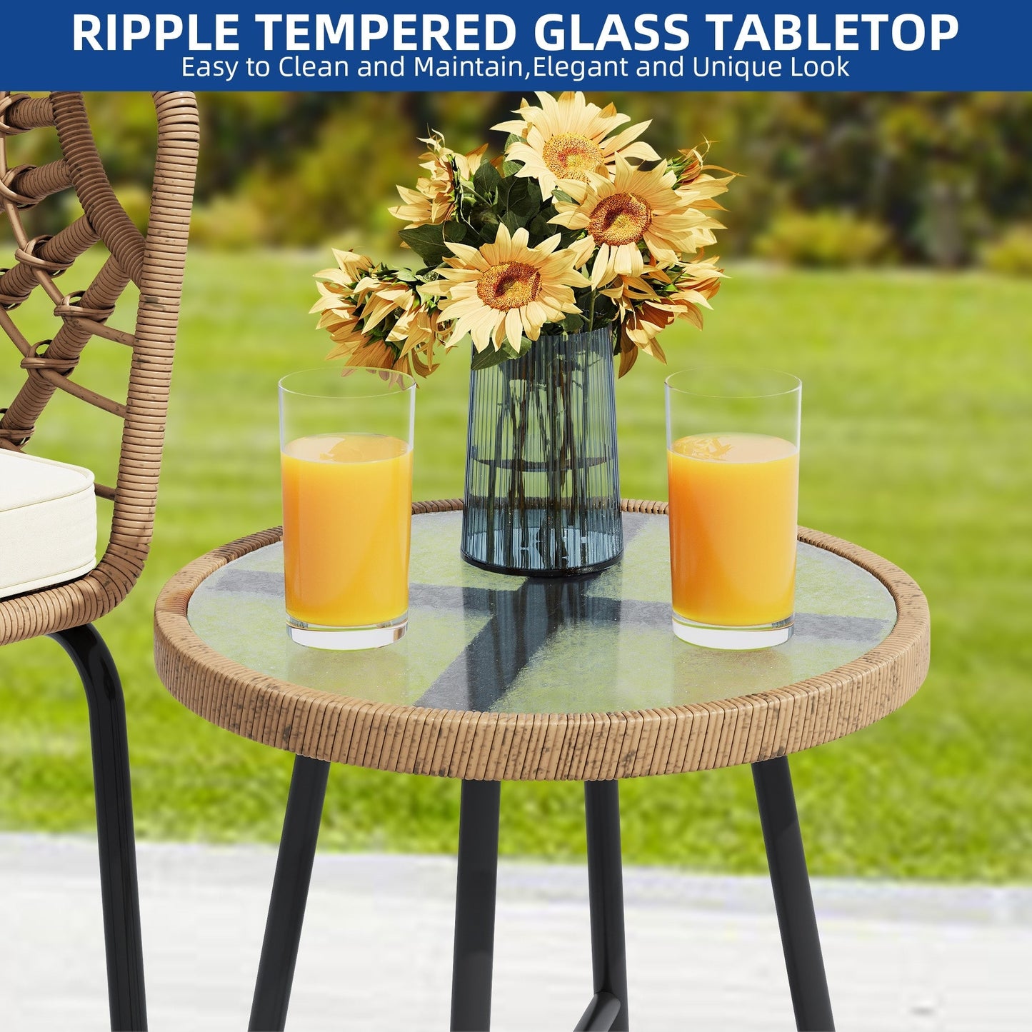 Set da bistrot imbottito Moasis da 3 pezzi con sedia in vimini e tavolino laterale