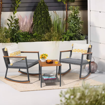 Set di 3 sedie a dondolo in vimini per esterni con cuscini