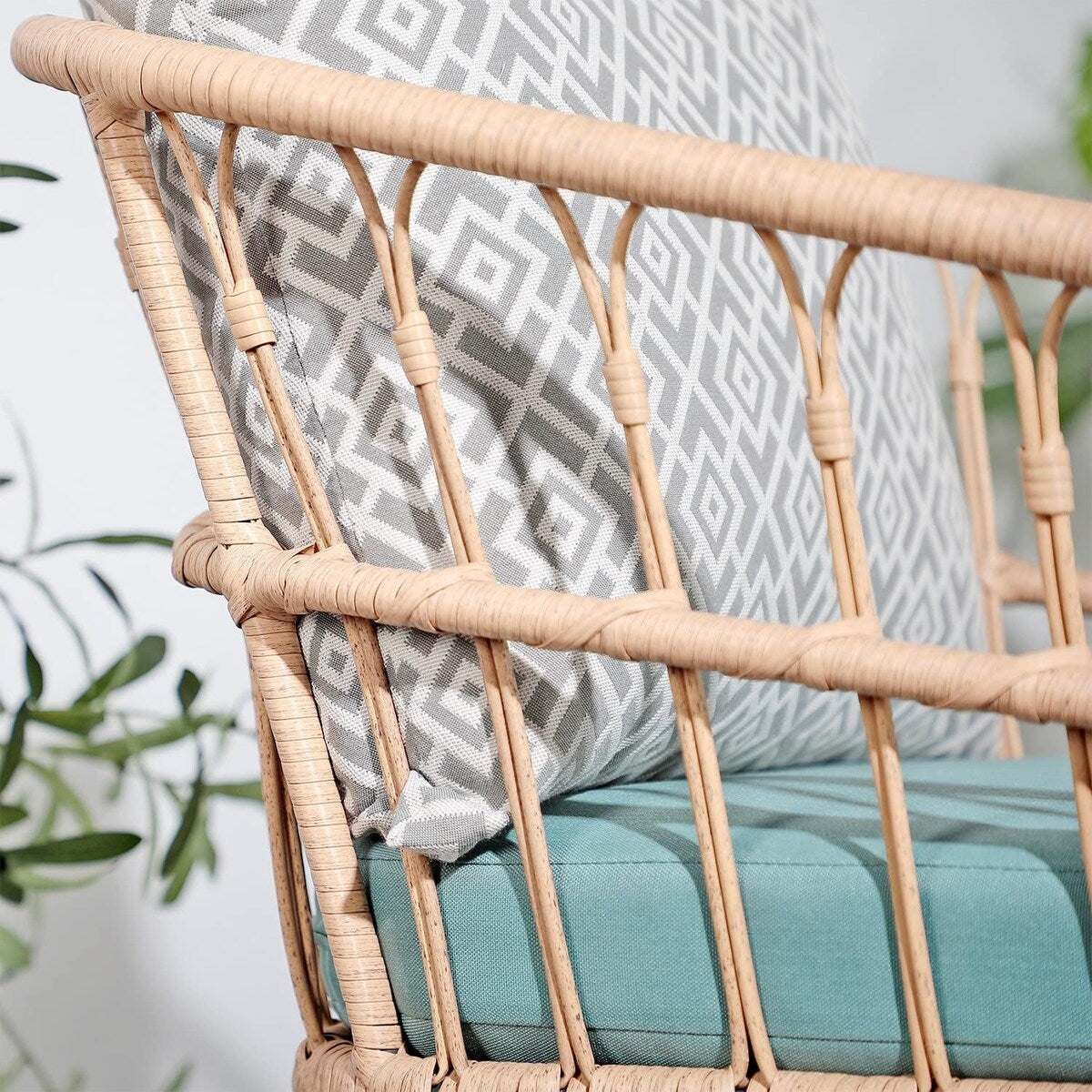 Set da bistrot per conversazione all'aperto da 3 pezzi con tavolo da caffè temperato e sedie in vimini per giardino, balcone, cortile