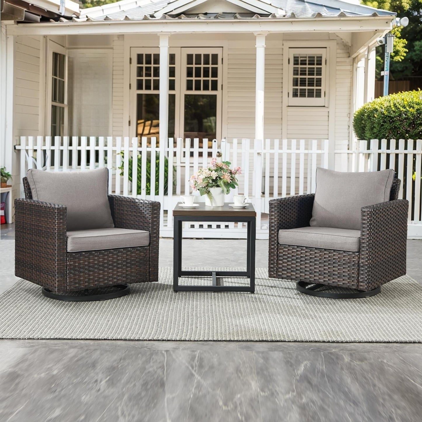 Set da giardino con dondolo girevole in vimini da esterno Gymojoy da 3 pezzi