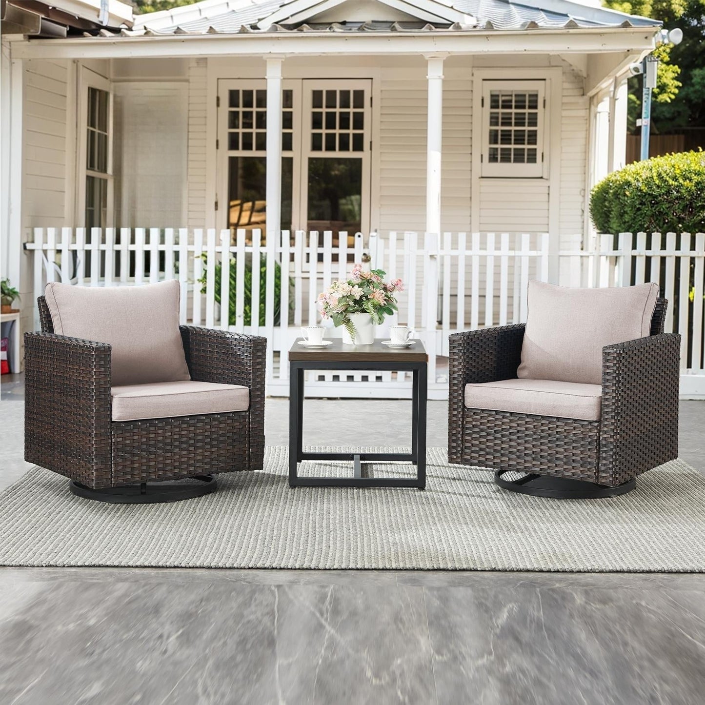 Set da giardino con dondolo girevole in vimini da esterno Gymojoy da 3 pezzi