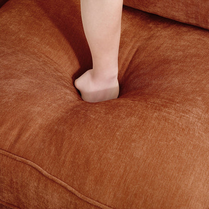 Divano a 3 posti ampio, largo e profondo con cassetti estraibili sotto ogni seduta, braccioli a forma di mezzaluna e schienale avvolgente