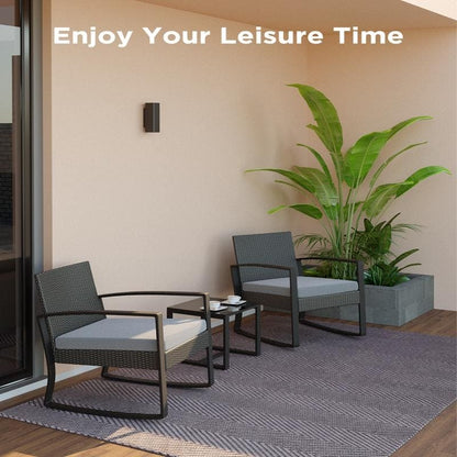 Set da patio in vimini da 3 pezzi con cuscino, set di sedie da esterno con tavolo in vetro, sedia in rattan, set da bistrot moderno