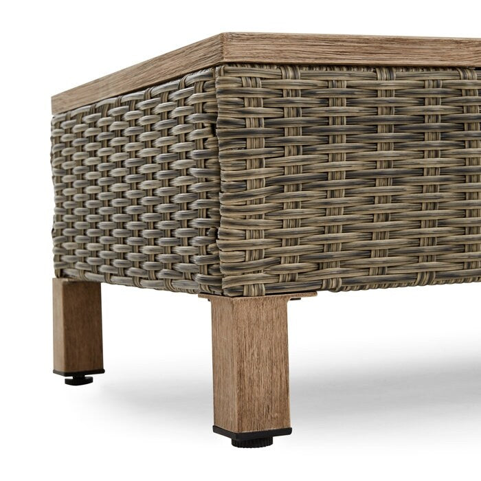 Gruppo di posti a sedere per esterni da 4 persone con cuscini