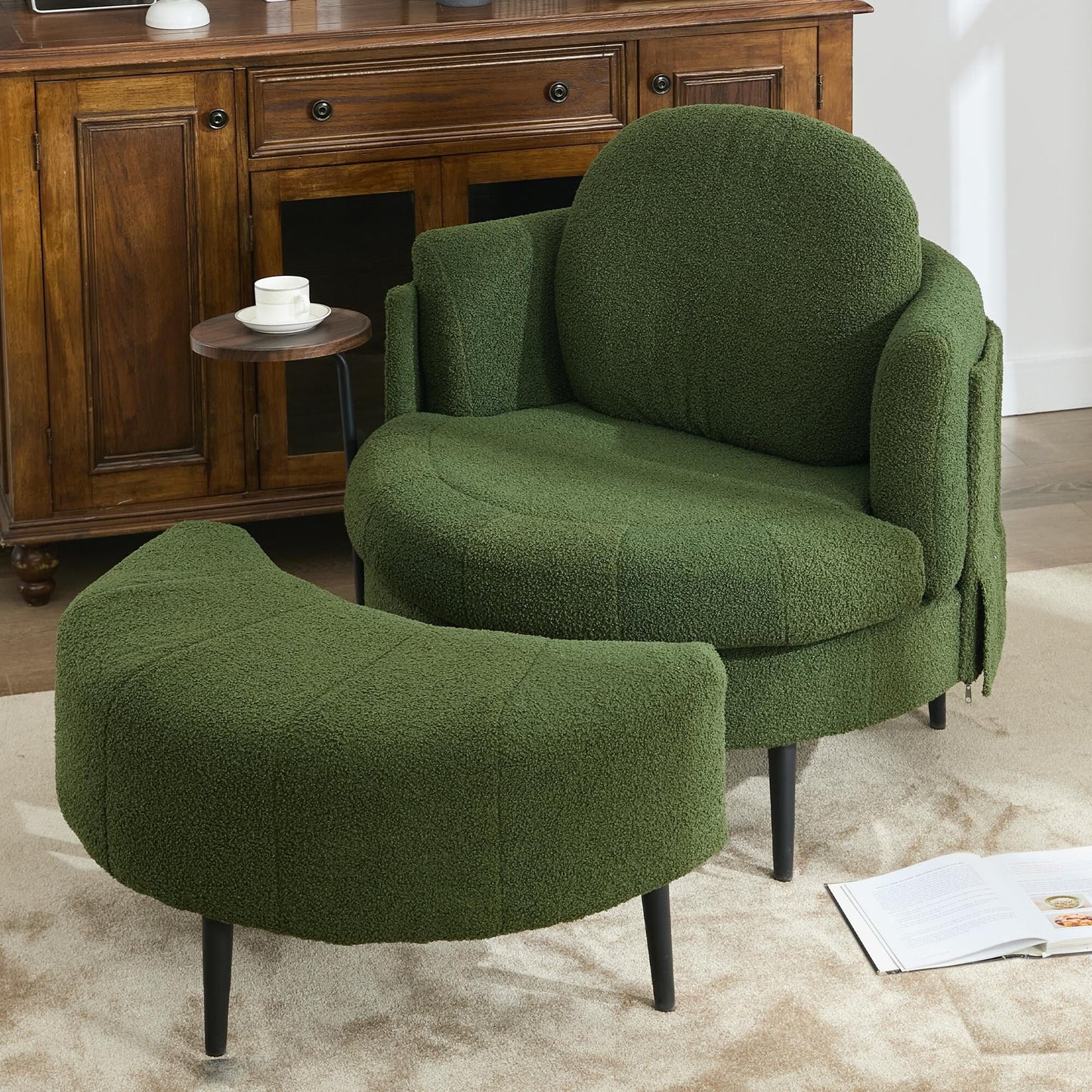 Poltrona singola da 42,5 con poggiapiedi mobile a forma di mezzaluna