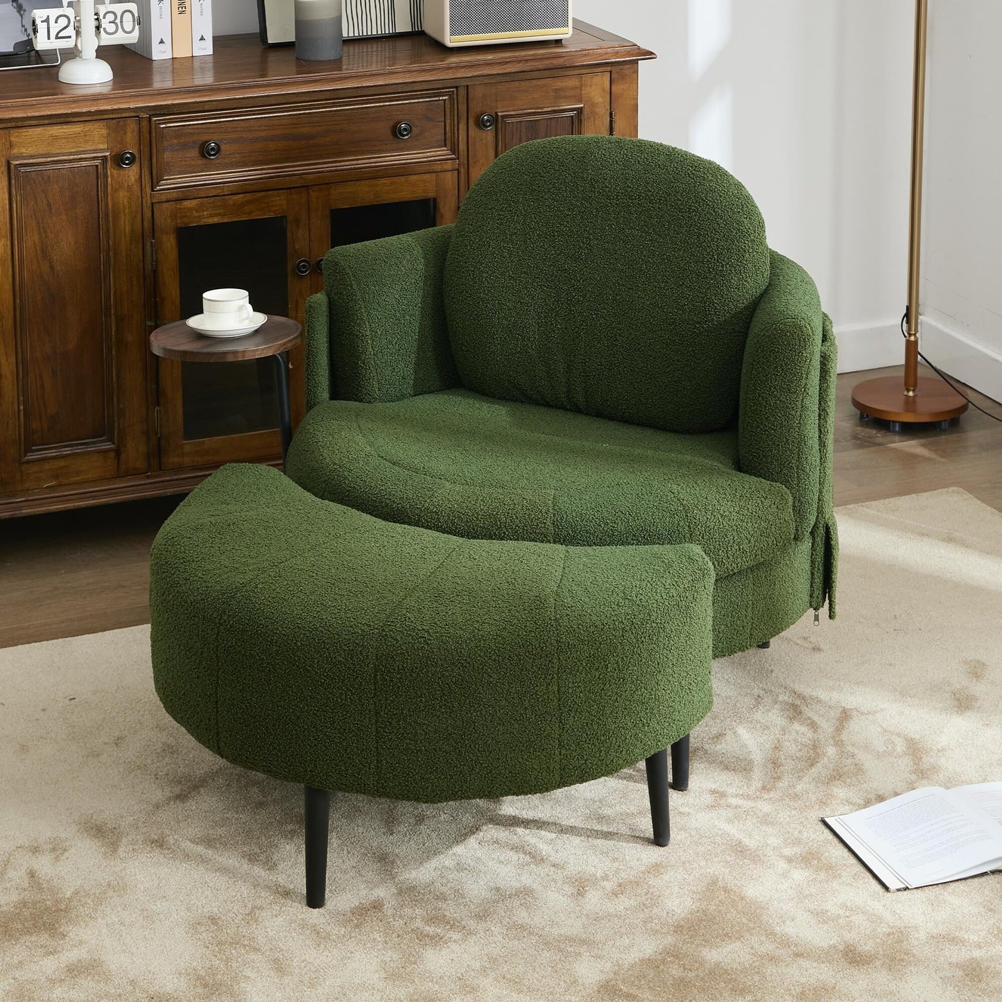 Poltrona singola da 42,5 con poggiapiedi mobile a forma di mezzaluna