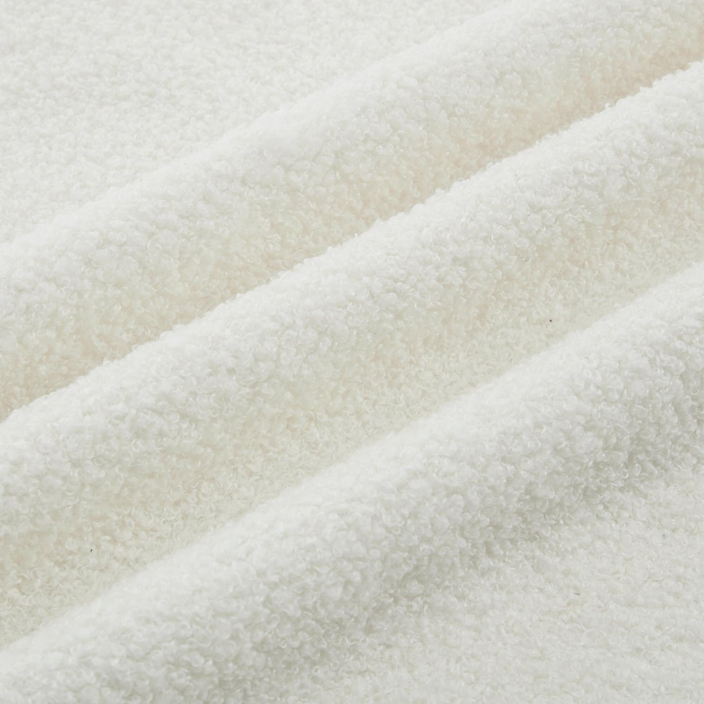 Poltrona singola da 42,5 con poggiapiedi mobile a forma di mezzaluna