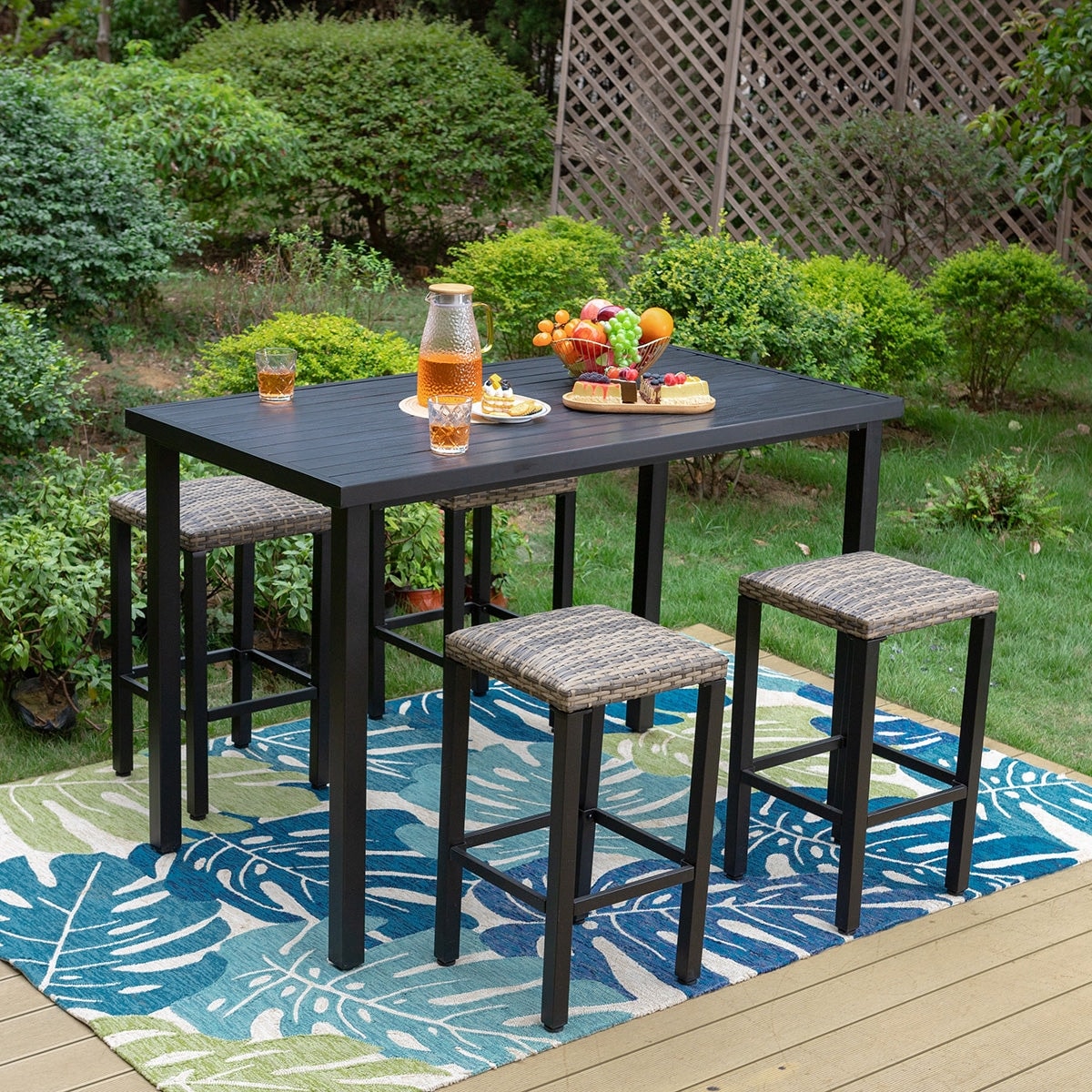 Set da pranzo da bar da 5 pezzi, 4 sedie da bar girevoli in rattan o 4 in metallo e 1 tavolo da bar rettangolare in metallo