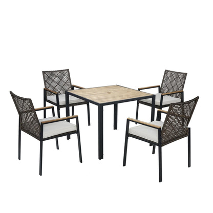 Set da pranzo per esterni in rattan da 5 pezzi con sedie impilabili, piano del tavolo in legno di acacia da 35 cm con foro per ombrellone