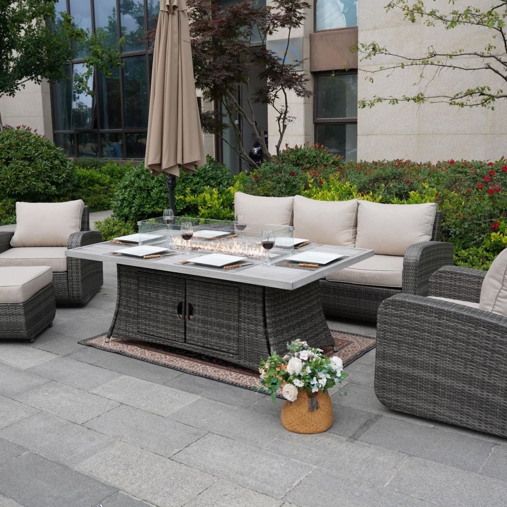 Set di divani da esterno in vimini da 5 pezzi con tavolo con braciere in alluminio