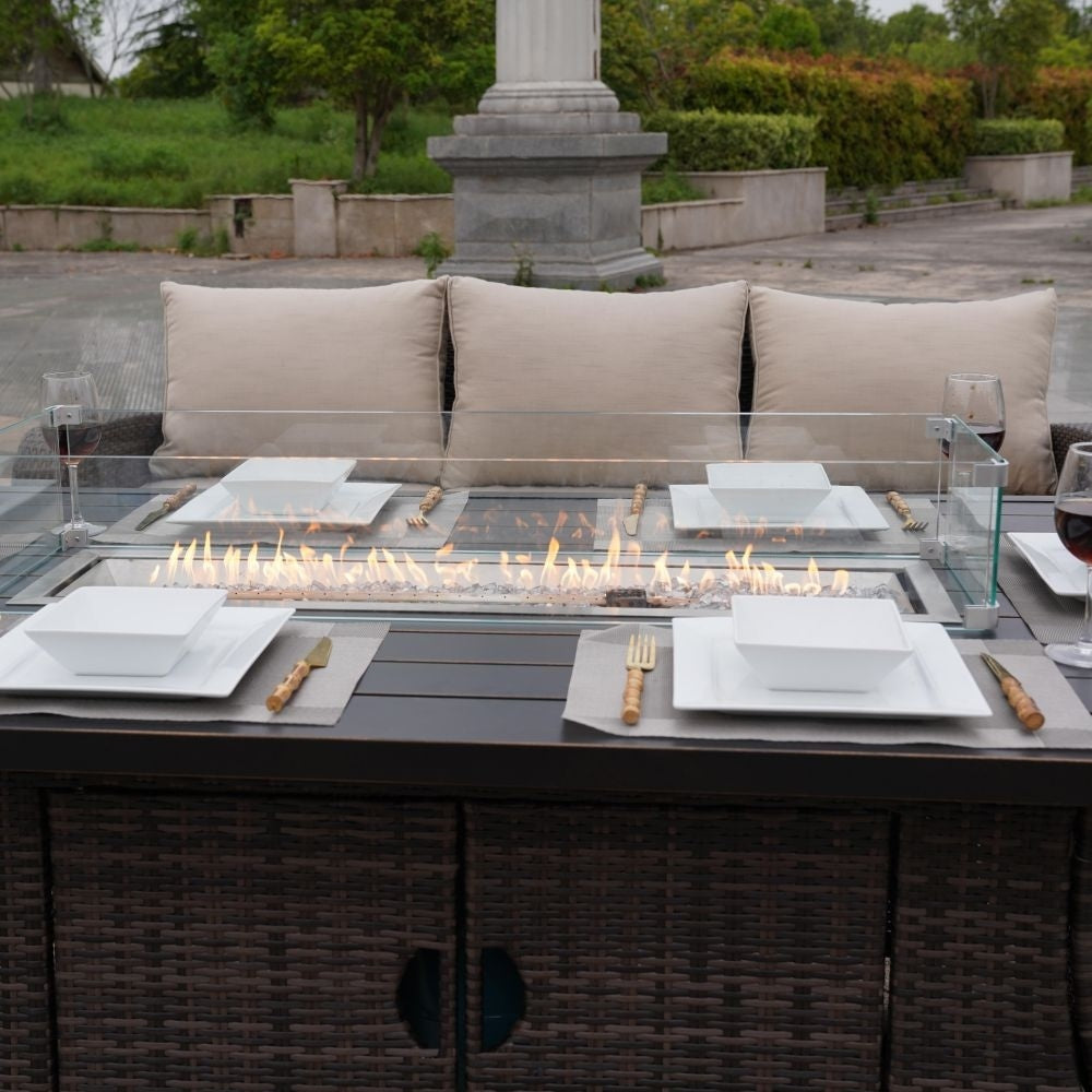 Set di divani da esterno in vimini da 5 pezzi con tavolo con braciere in alluminio