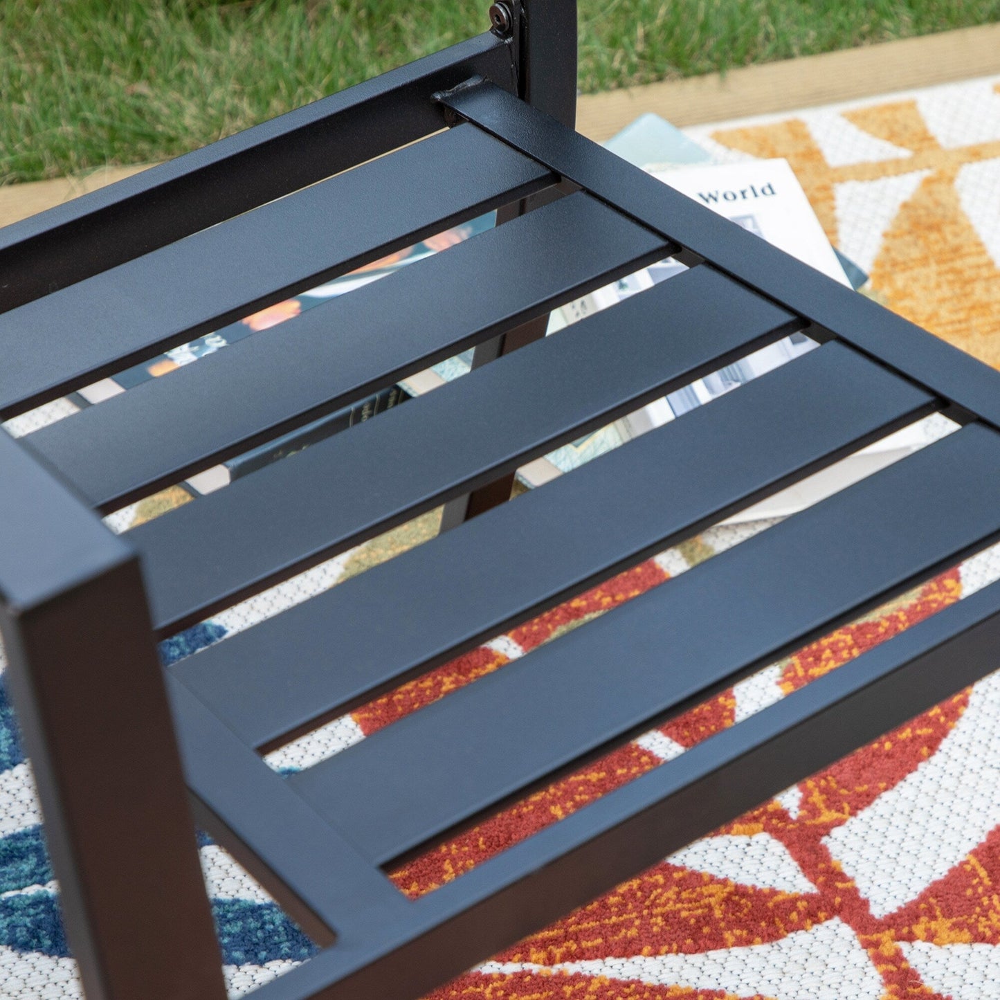 Set da pranzo per patio con rivestimento E da 5 pezzi e sedie impilabili