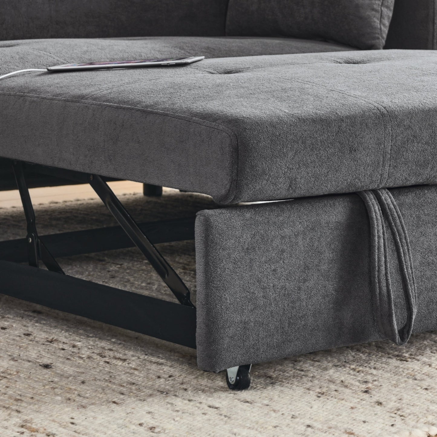 Divano letto reclinabile a due posti con braccioli, contenitore e tasche laterali, con presa di corrente USB.