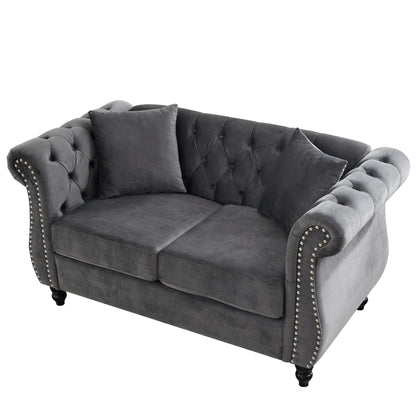 Divano Chesterfield in velluto 58.8 a 2 posti con braccioli arrotolati, finiture con borchie e 2 cuscini