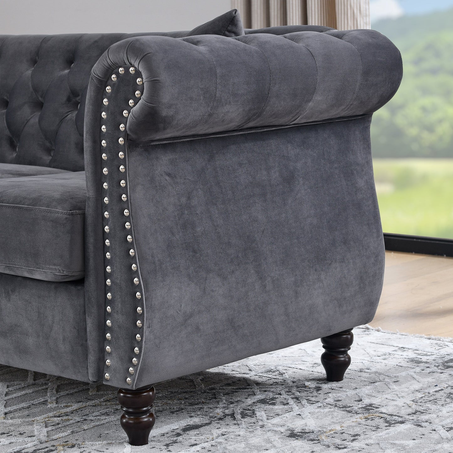 Divano Chesterfield in velluto 58.8 a 2 posti con braccioli arrotolati, finiture con borchie e 2 cuscini