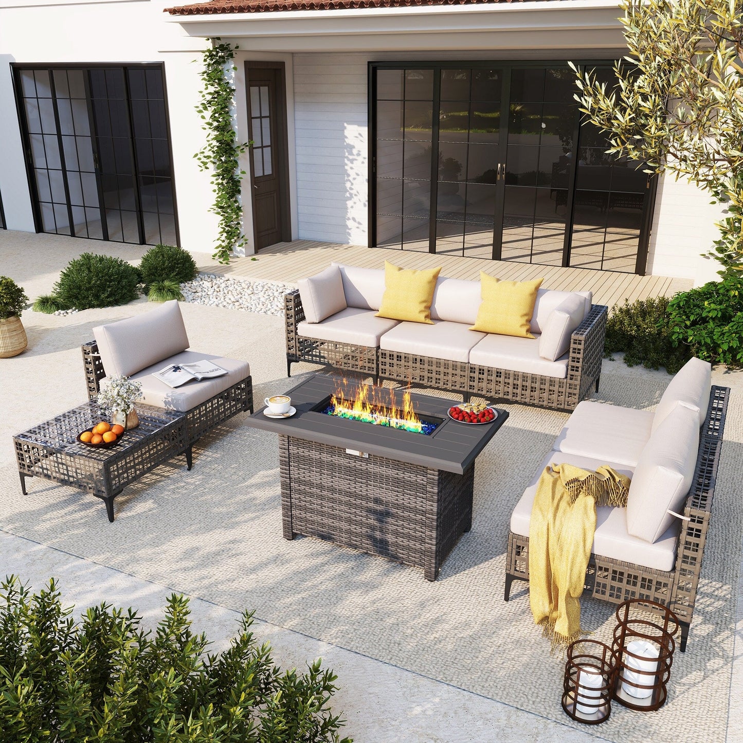 Gruppo di posti a sedere componibili per esterni da 6 persone con braciere