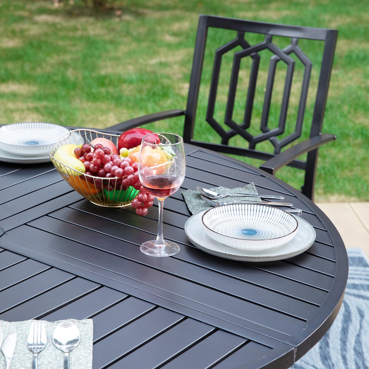 MAISON ARTS Set da pranzo per esterni da 7 pezzi per 6 persone, grande tavolo da pranzo rotondo con foro per ombrellone e sedie in metallo impilabili