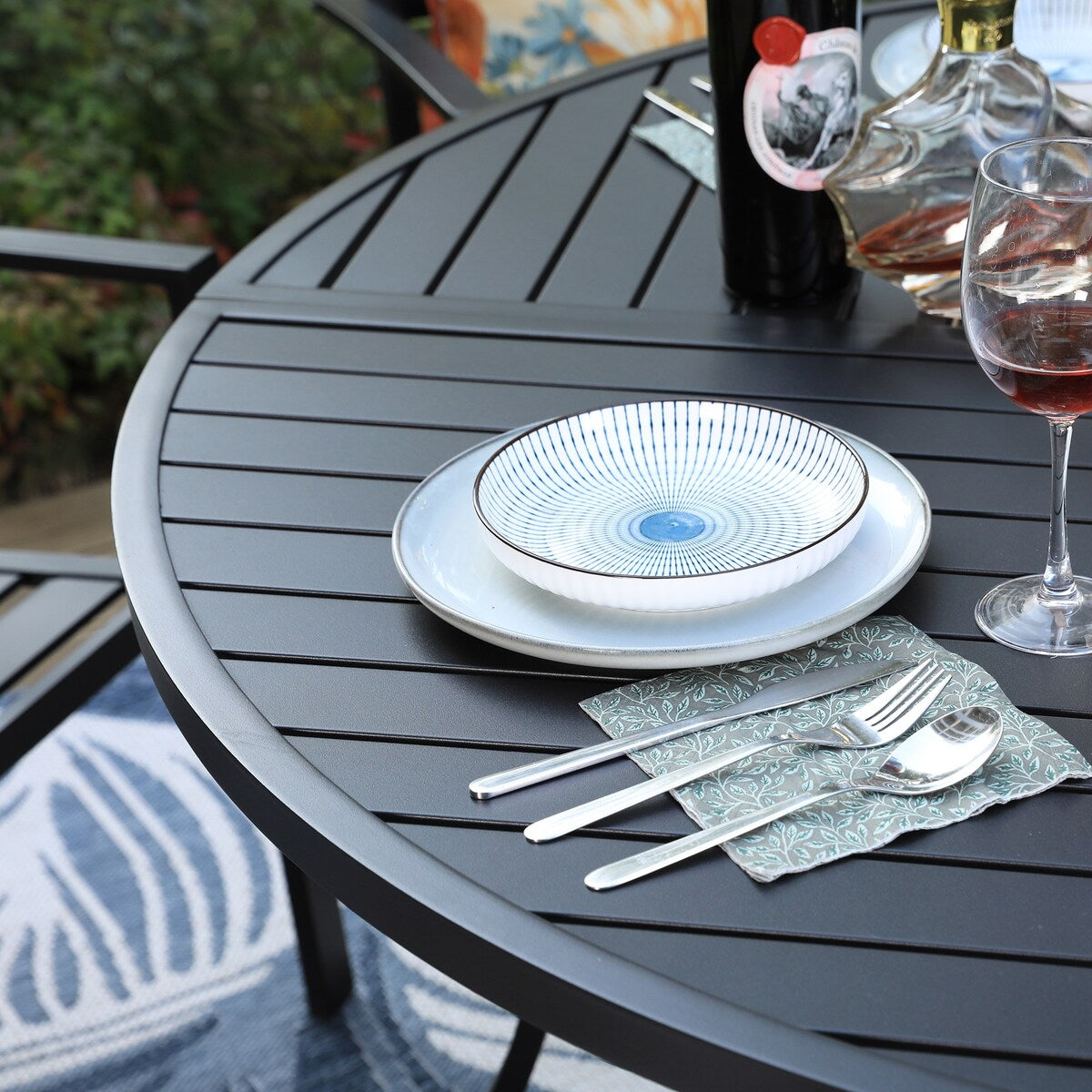 MAISON ARTS Set da pranzo per esterni da 7 pezzi per 6 persone, grande tavolo da pranzo rotondo con foro per ombrellone e sedie in metallo impilabili