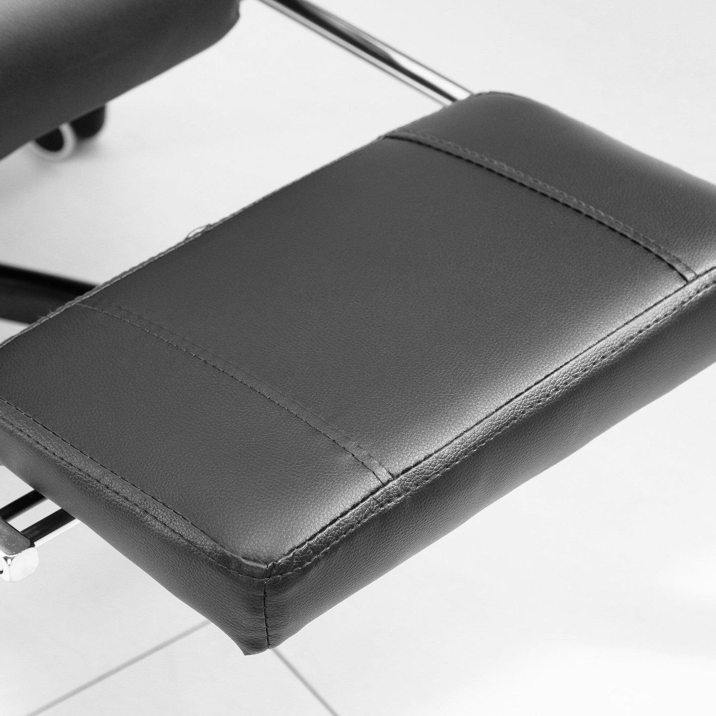 Sedia da ufficio con massaggio vibrante a 7 punti, sedia da gioco per computer in pelle PU con supporto lombare e poggiapiedi retrattile