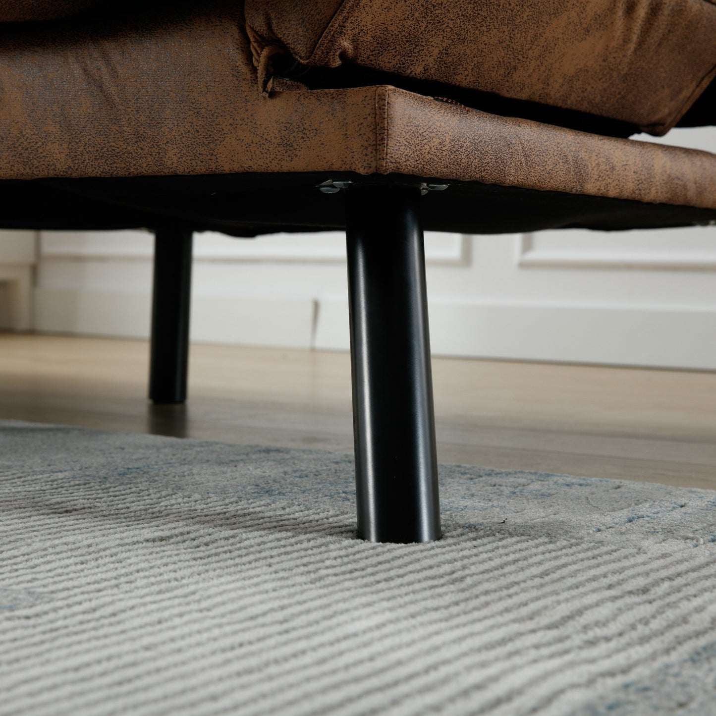 Divano a due posti in tessuto Teddy 70.08 con cuscini spessi, gambe in metallo e capacità di peso di 600 libbre