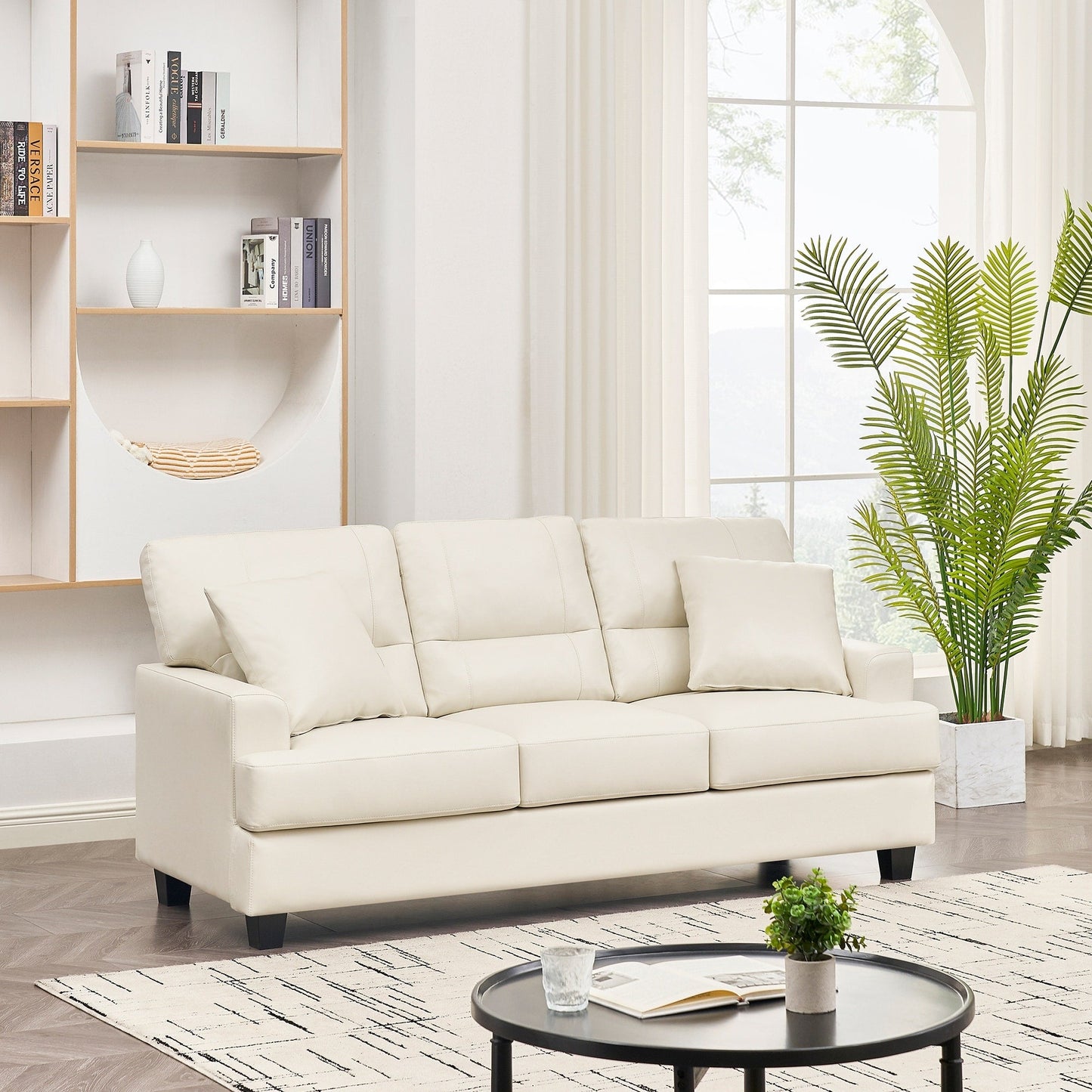 Divano oversize in similpelle con braccioli quadrati in stile italiano