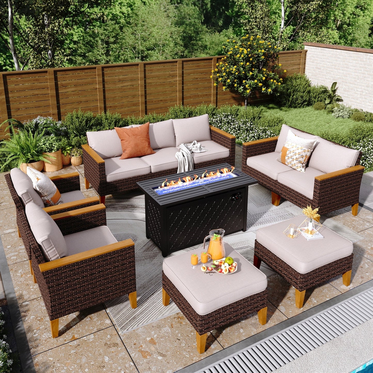 Set di divani componibili in vimini per esterni da 8 pezzi, ampi mobili da seduta, set da conversazione con tavolo con braciere