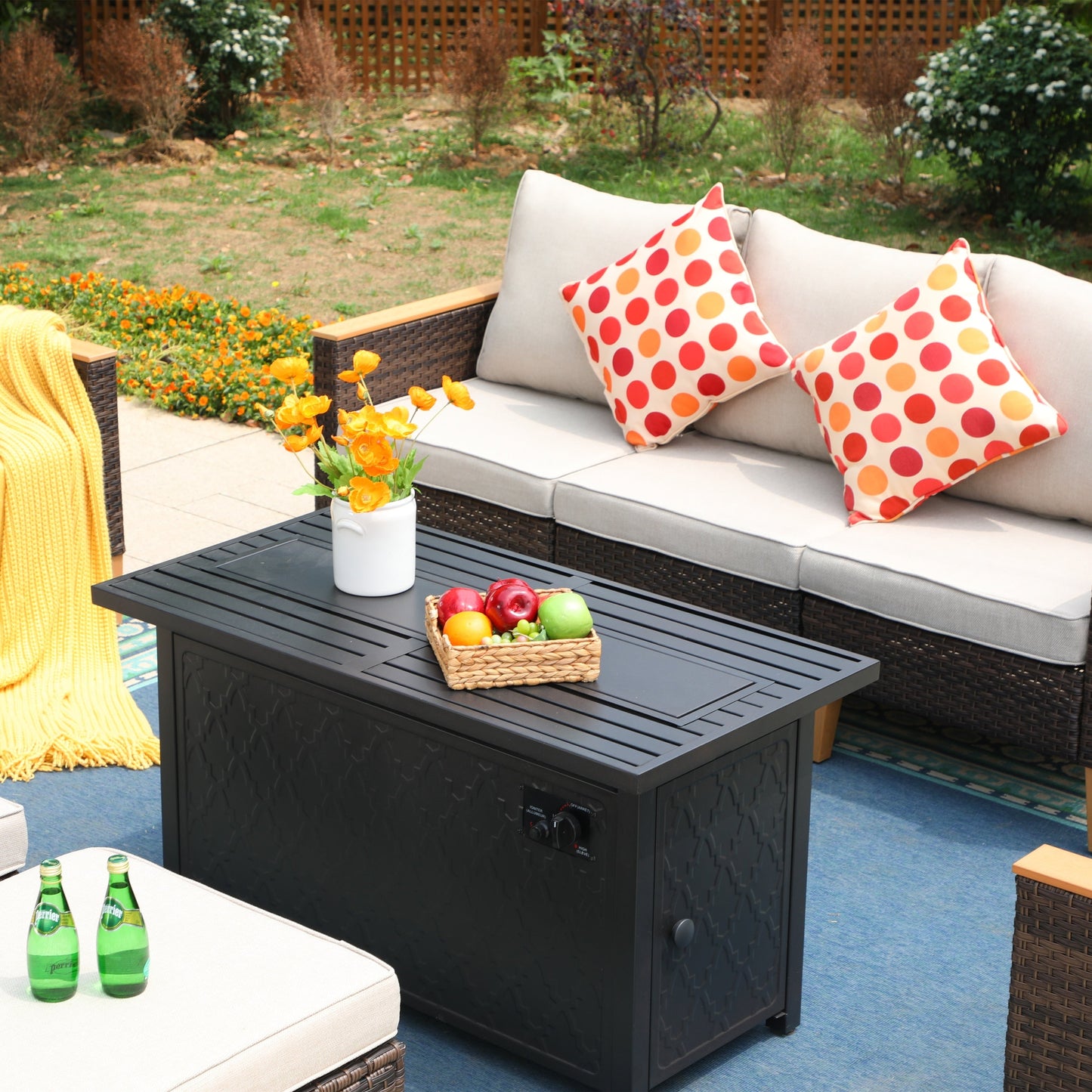 Set di divani componibili in vimini per esterni da 8 pezzi, ampi mobili da seduta, set da conversazione con tavolo con braciere