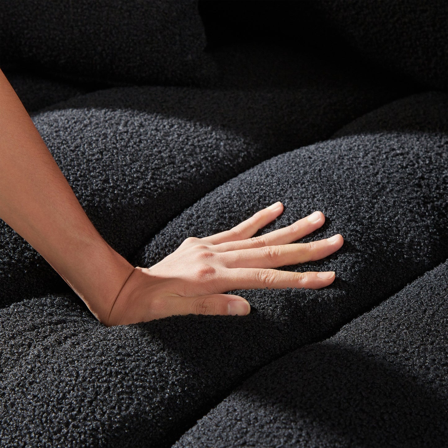 Divano a 3 posti in tessuto da 82'' con morbidi cuscini posteriori, struttura in legno massello e comodi cuscini in schiuma