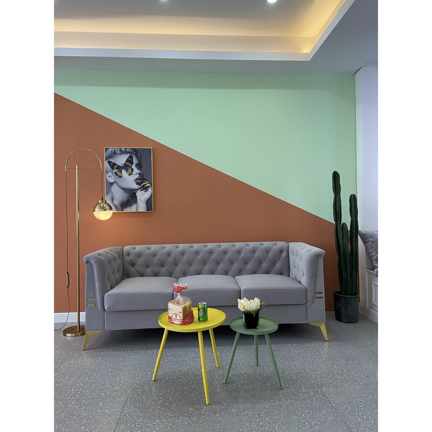 Divano moderno in velluto a 3 posti da 82'' con design capitonné e gambe in metallo dorato