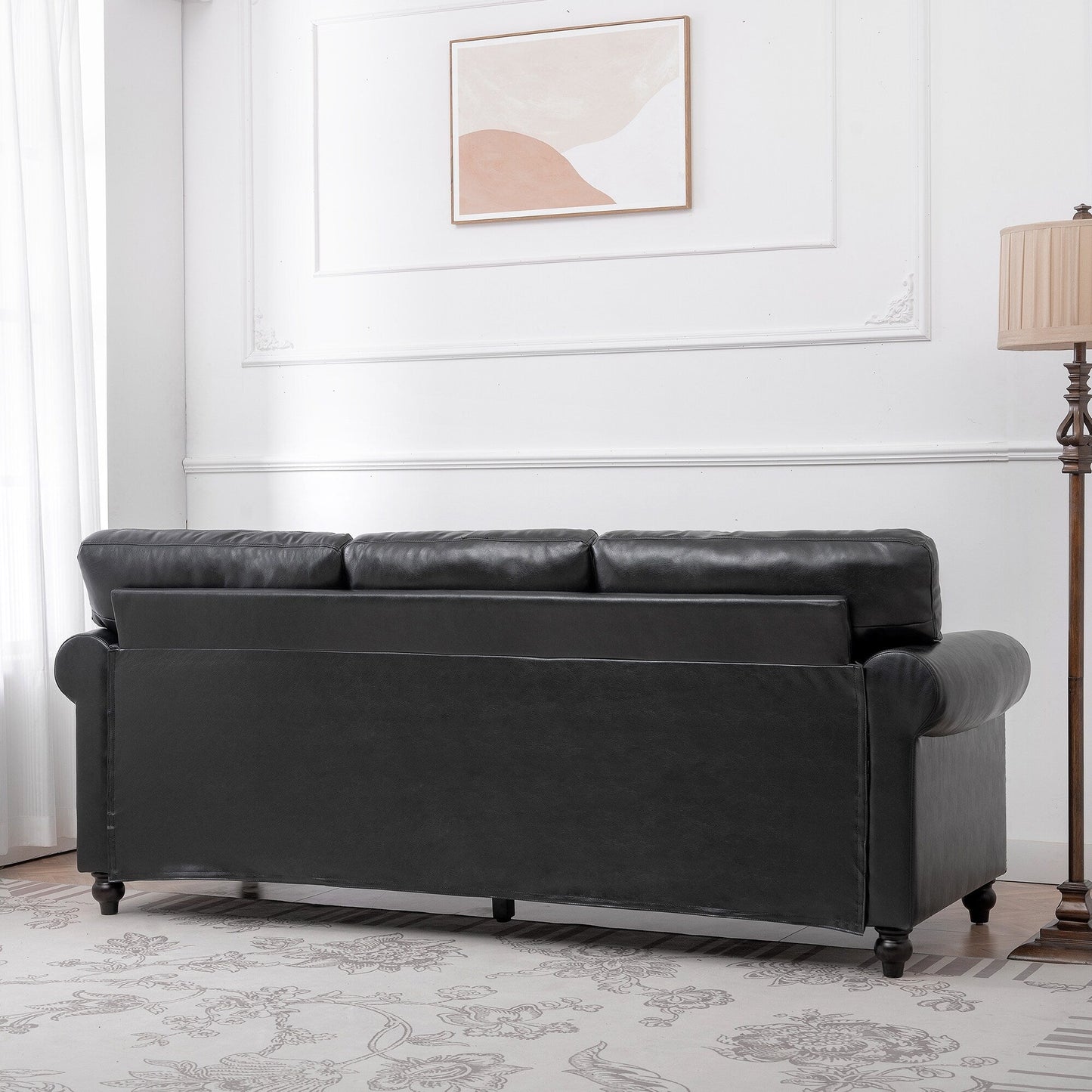 83.86 Divano imbottito a 3 posti con borchie e piedini in betulla per soggiorno