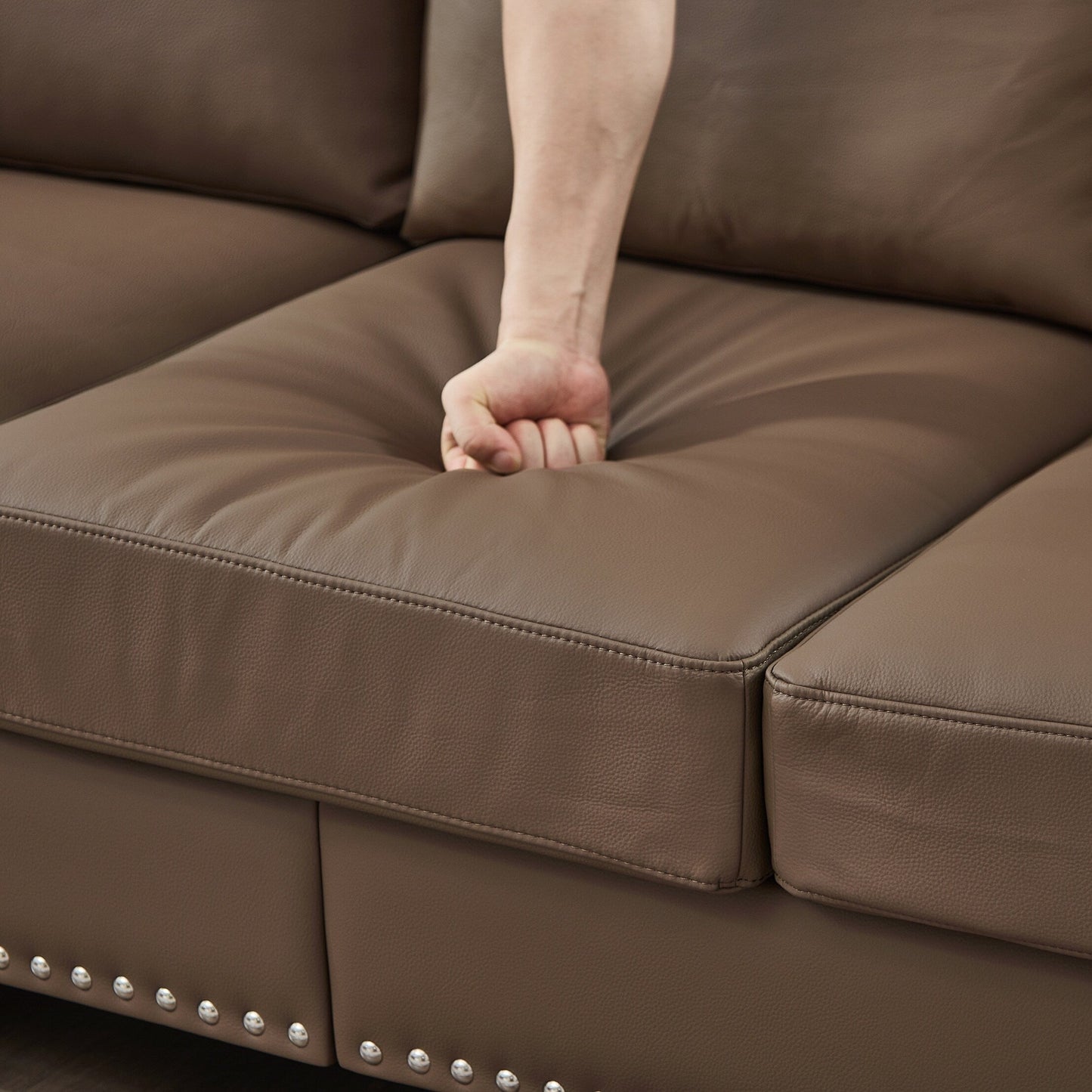 Divano in pelle classica 83 - Divano a 3 posti in vera pelle di mucca con finiture a borchie, rivestimento in similpelle resistente