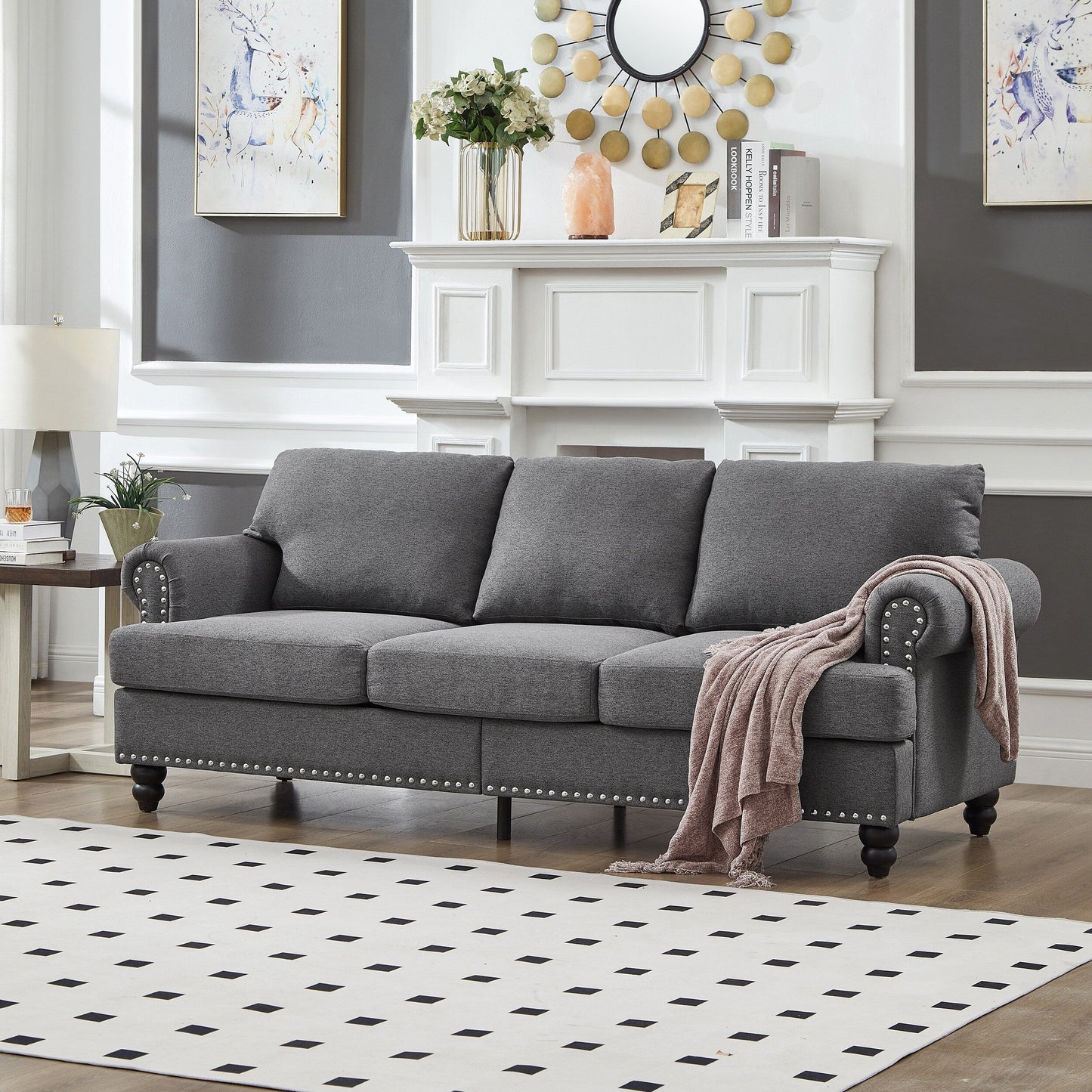 Divano capitonné classico 83 - Divano in tessuto a 3 posti con finiture a borchie, rivestimento in poliestere e struttura in legno massello per soggiorno