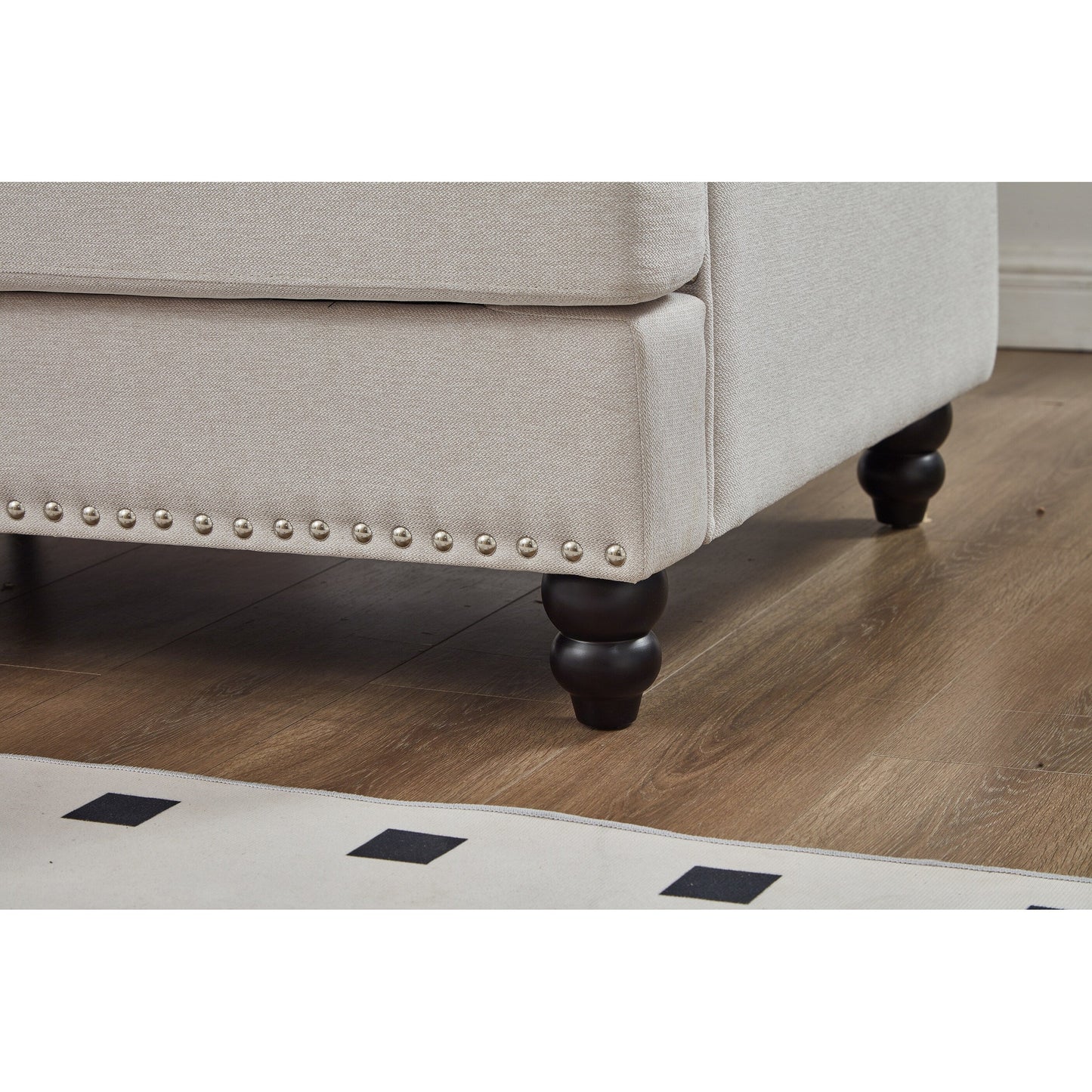 Divano capitonné classico 83 - Divano in tessuto a 3 posti con finiture a borchie, rivestimento in poliestere e struttura in legno massello per soggiorno